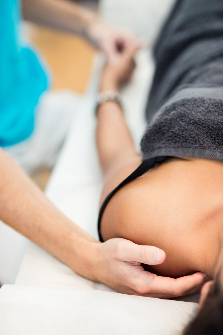 Massage médical de l’épaule / Medizinische Massage der Schulter